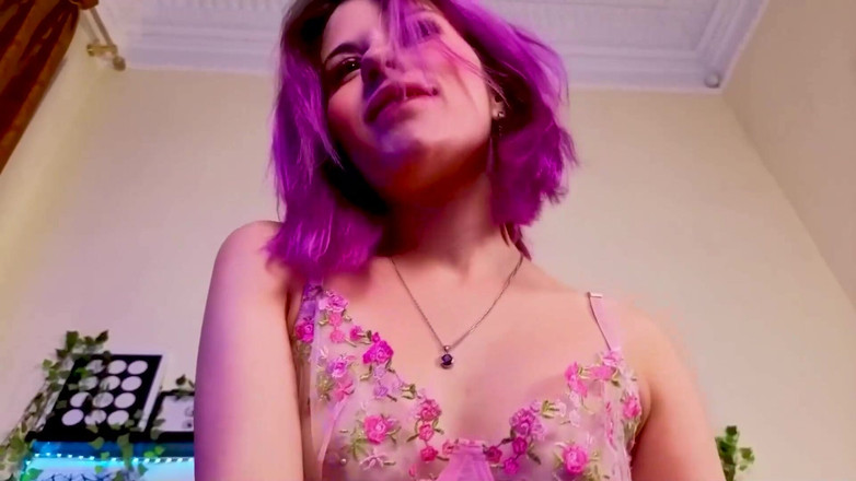 Katya Zaitseva: ランジェリーで目のすぐ上で踊る