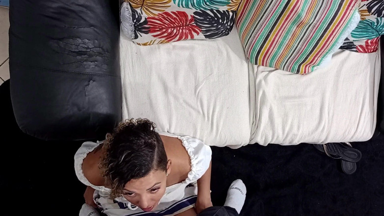 Victor SweetCoupleStories: Une soubrette est punie par des gifles et du sexe...