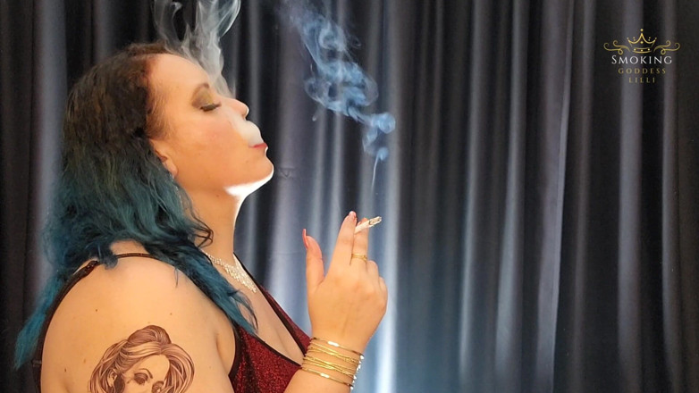 Lilli Cukierek Cox: Lilli Smoking Vs120s