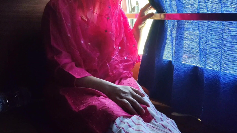 Khushboobhabi: Girl Changes Clothes in a Running Bus