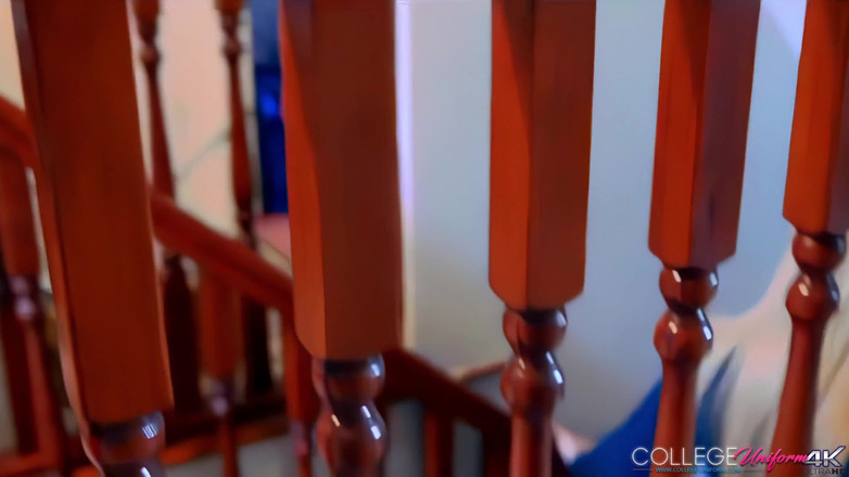 College Uniform: Una dura ciucciata con sophia smith