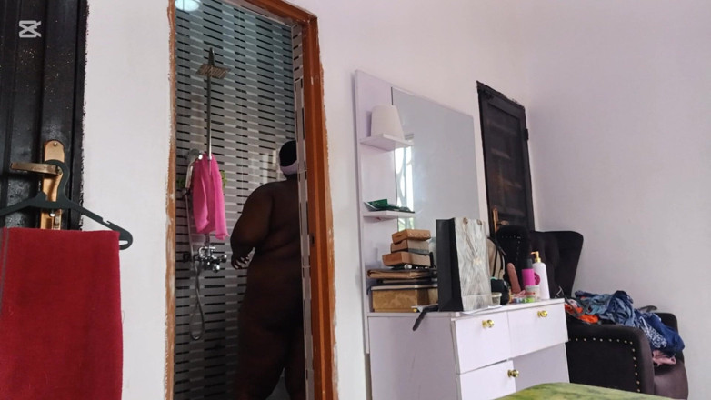 Mara Exotic: Ebony bbw milf koupelna Shenanigans