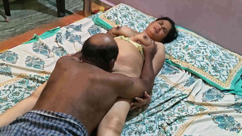 Sexy sindu: Awek India berkongkek dengan teman lelaki