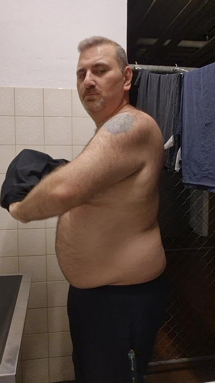 ChubbyDaddyBearLuka: Tlusté a chlupaté medvědí pruhy v prádelně