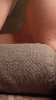 Ich Ficke Mein Kissen Von Der Seite Und Aus Der POV-perspektive