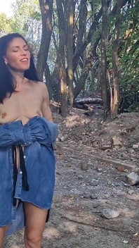 All'aperto nuda, Spalancando e pisciando