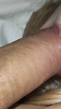 Adik tiri pertama kali nyepong kontol dan nyepong kontol. Tabooroom