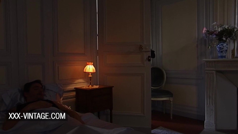 XXX-Vintage: Hizmetçi ile merdivenlerde oral seks şenlik