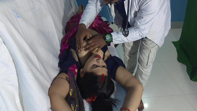 Sona bhabhi: Tía bengalí caliente follando por médico, cuando fue a la...