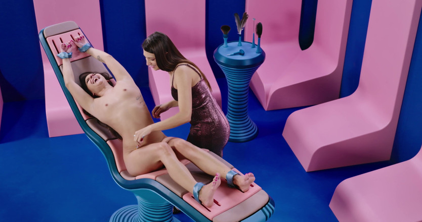 Tickling Show: Amirah Adara