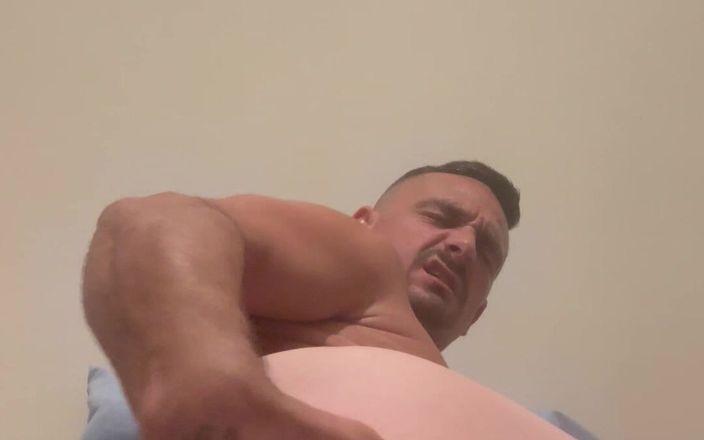 Jerkoff king: कोठरी में