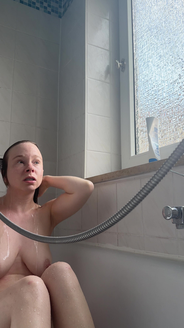 SweetLucy96: Me meé en la bañera