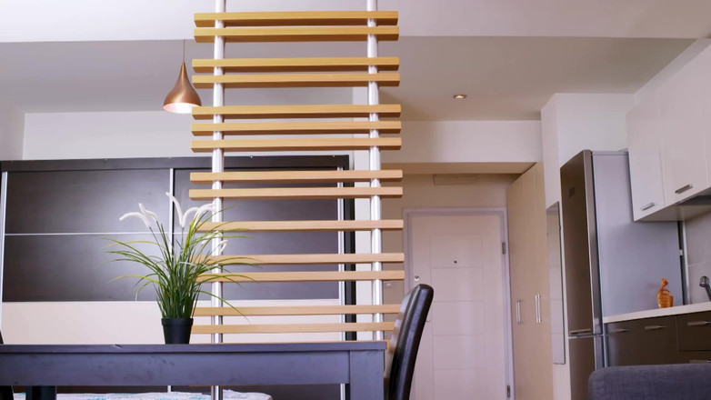 Deutschland Porno X: ミルフが興奮して巨大な胸を見せつける 濡れたセックスコンピレーション