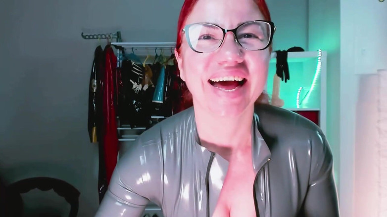 Ella Kross: Sph (gri lateks catsuit) İbrani