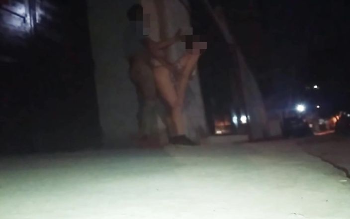 Activecouplearg: Pár šuká na veřejnosti riskantní voyeurky blikající bez kalhotek