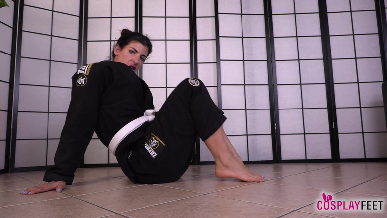 Feet & Cosplay: La instructora de karate Bianca Blance te muestra cómo usar...