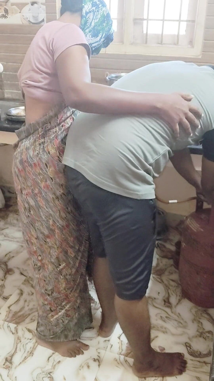 Thesana: House Wife Fucks the Gas Cylinder Delivery Boy