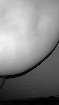 当丈夫工作妻子进入办公室时，她希望他操她的屁股