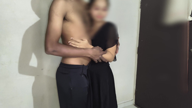 Dogimaster: Abito nero delle calde ragazze indiane del college - stretta e