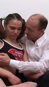 Ojczym mnie pieprzy