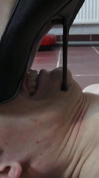 Trampeln v für stilettos!