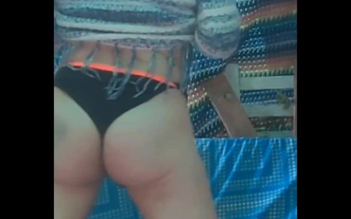 Lizzaali: Do lado de fora em um dia de inverno provocando...