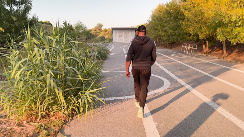 Nicolly Summers: Park güvenlik görevlisi beni yakaladı! Baktı ve içeri girdi