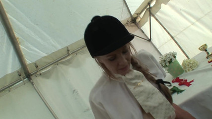 Very hot hardcore: Blonďatá jockey olizuje velkého ptáka a drsně jezdí až do...