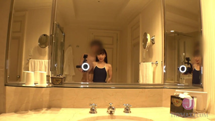 JAV Amateur: Thrusting really hard that her body floats in the air...