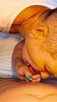 Blowjob berair dan dubur keras panjang dalam pose yang berbeza dan menghisap dengan air mani penuh dalam mulut