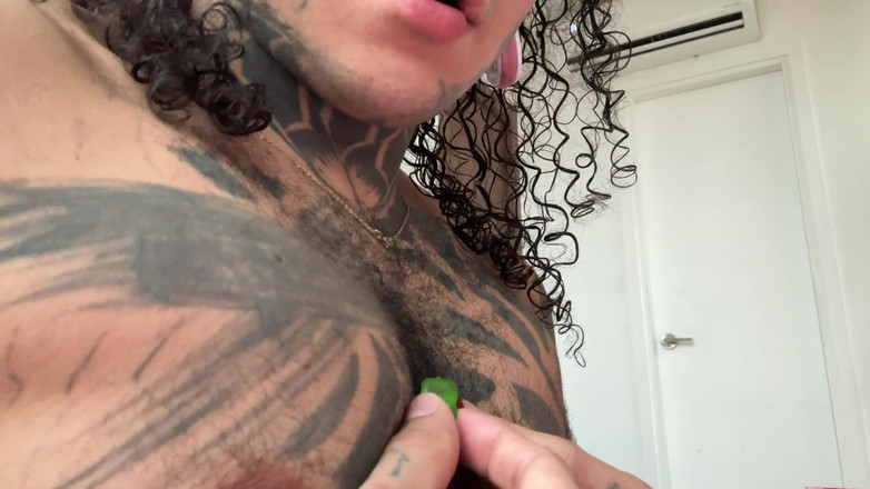 Dyavol: Il gigante Deminio divora gli ostos gommosi