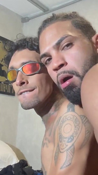 Gut bestückte papi alencar fickt tattoo cholo latina-hengst ohne gummi