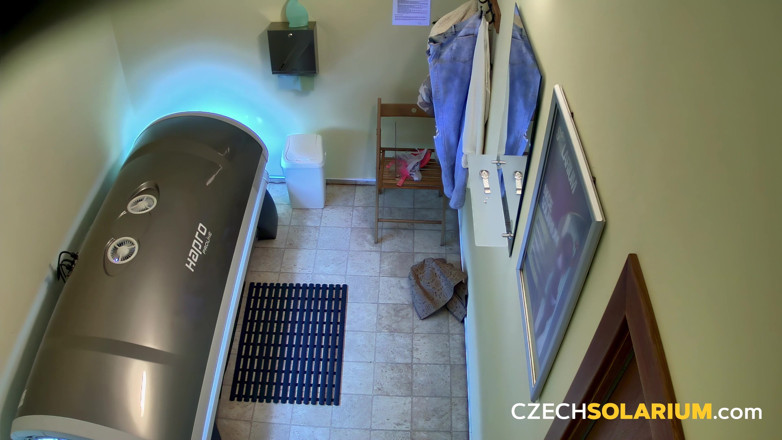 Czech Solarium: Czech Solarium 159: la modella si masturba nel solarium per le...
