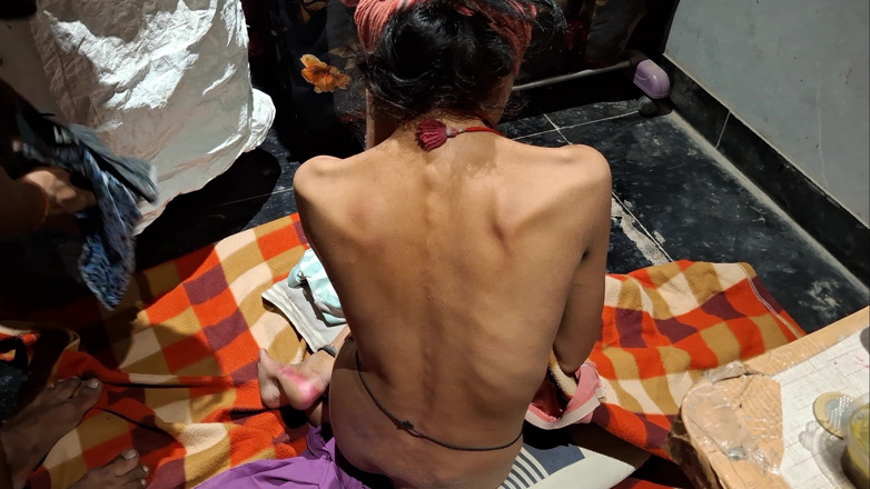 Madhya Sangeeta: Sex fără pauză în mobila casei mele, ce delicios cum mă...