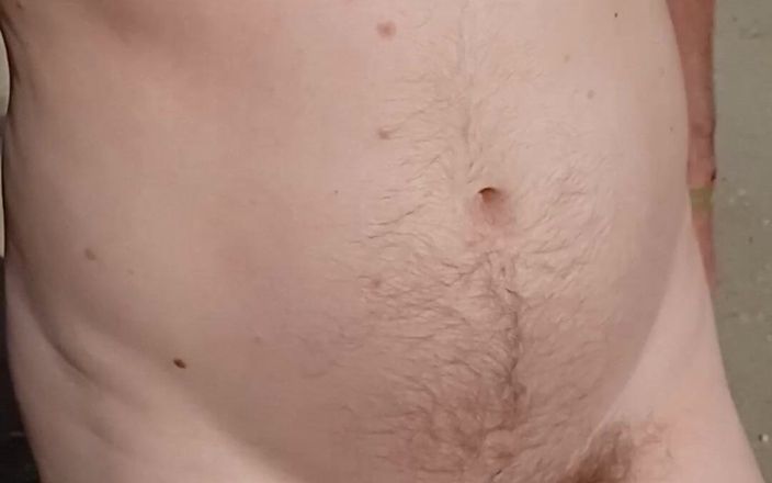 Deepthroat260: 暴露狂裸体男孩与鸡巴走路