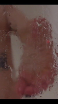 Ich habe dich beim beobachten meiner füße in der dusche erwischt