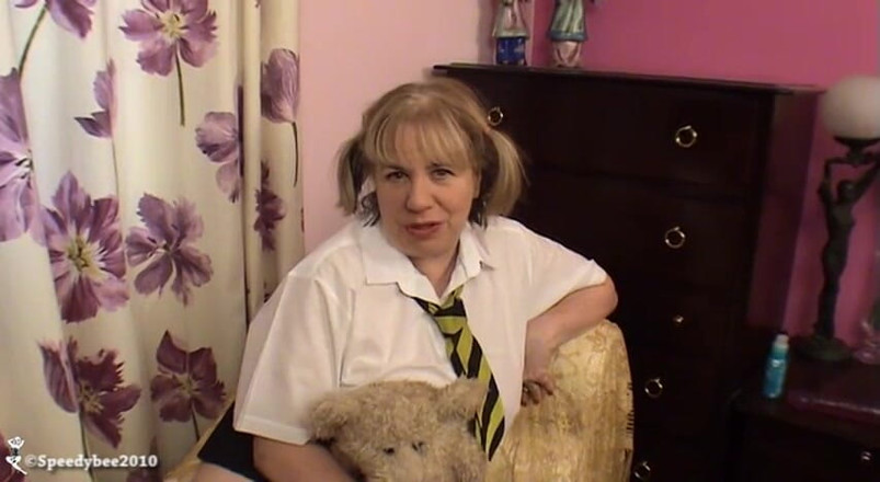 Dirty Doctors Clips: Chica universitaria speedybee en su boudoir