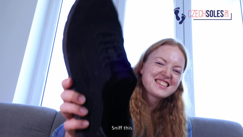 Czech Soles - foot fetish content: 땀에 젖은 벌거벗은 발바닥 POV 냄새 맡고 핥기