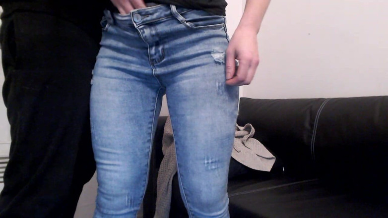 MagicStas: नीली जींस में शौकिया गांड को टटोलना और चूत में ऊँगली करना