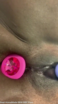Butt Plug głęboko w mój tyłek Nadal moja łechtaczka walenie mojej cipki z Dildo