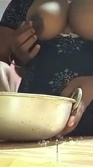 Une femme desi se fait baiser dans la cuisine