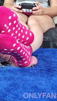 Amateur Ballbusting and Crunshing with Hot Socks and Barfoot