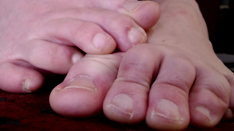 Abby Anna: Lange tenen geen nagellak