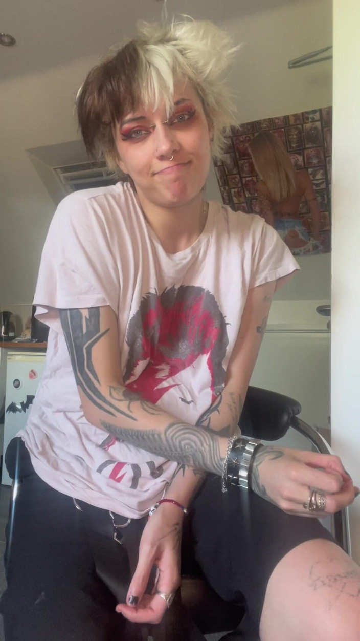 Glitterqueen1999: Skinny Goth Huge Belly Rapid Pregnancy at the Doctors Office