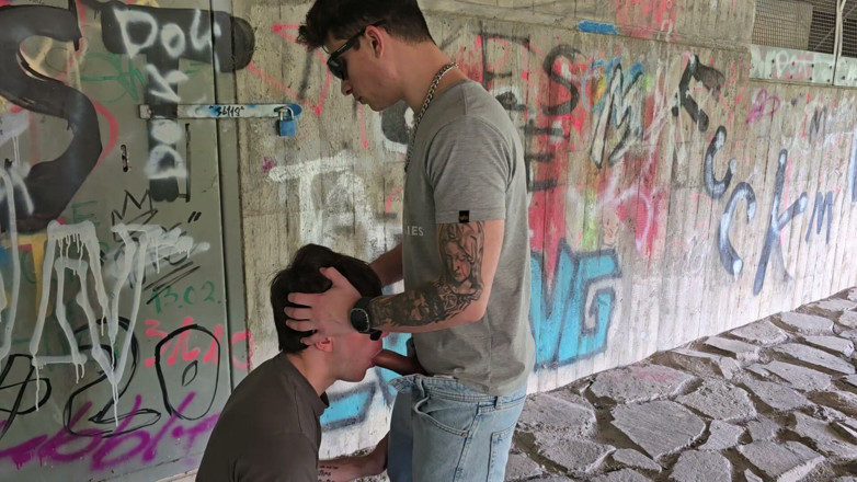 boyzxy212: Tình dục trần trụi đồng tính ngoài trời mạo hiểm gần...
