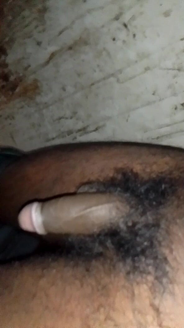 Aashiq: Garoto se divertindo com sua dentro da colcha no mês...