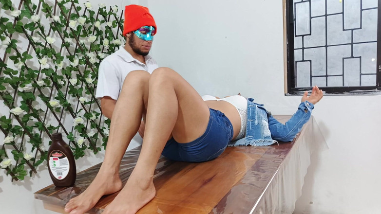 NEGRITA SEXY: Un demi-frère coquin asperge le bassin de sa demi-sœur de...