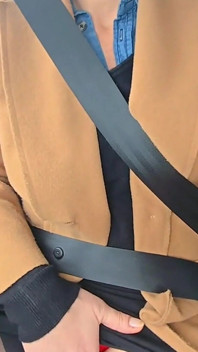 MILF Chaude Et Sexy En Voiture