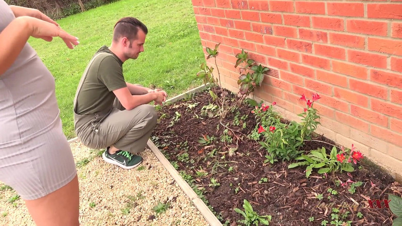 Aunt Judy's XXX: AuntJudysXXX - Horny MILF Jess West Fucks the Gardener