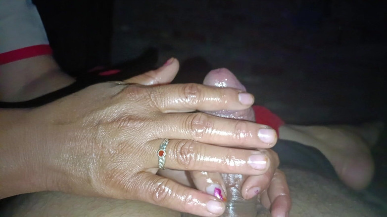 Desi Rani studio: Ngocok kontol sambil dipijat dengan minyak